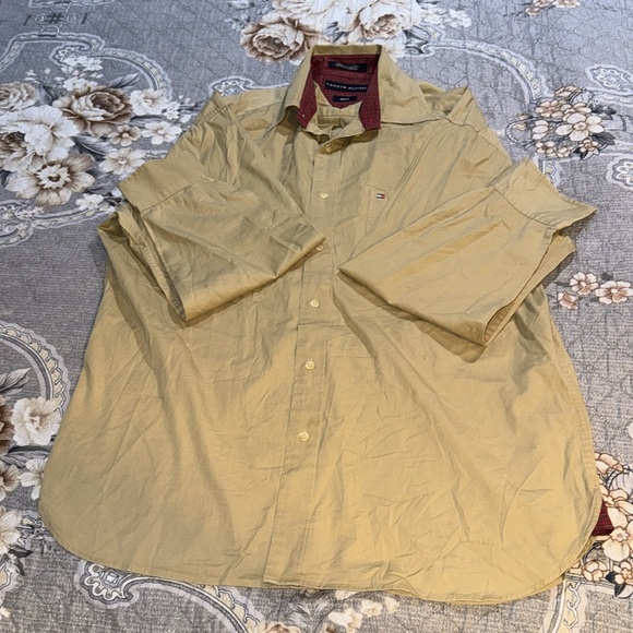 TOMMY HILFIGER BUTTON DOWN SHIRT - Picture 4 of 6